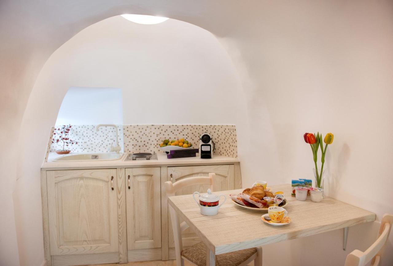 Trullo Giardino Fiorito Bed and Breakfast Alberobello Buitenkant foto