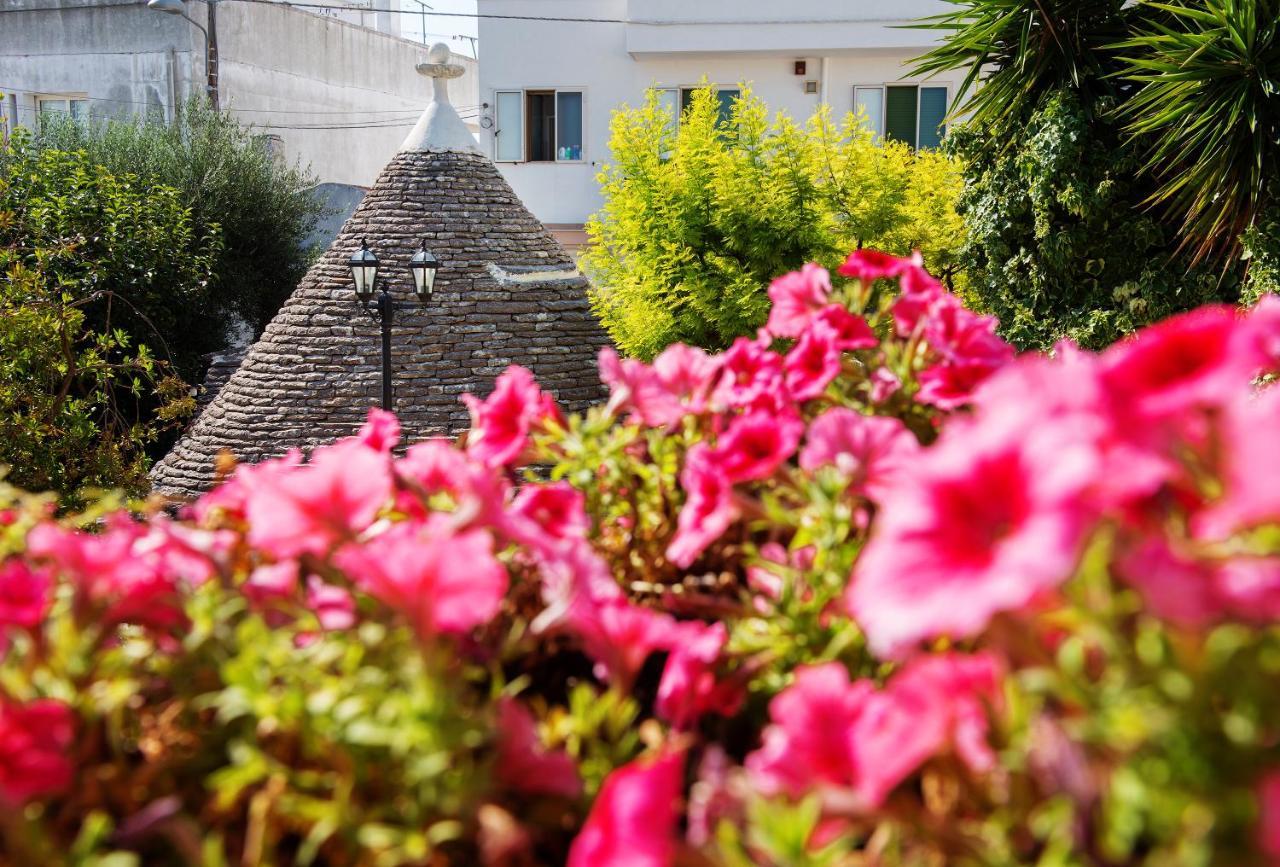 Trullo Giardino Fiorito Bed and Breakfast Alberobello Buitenkant foto